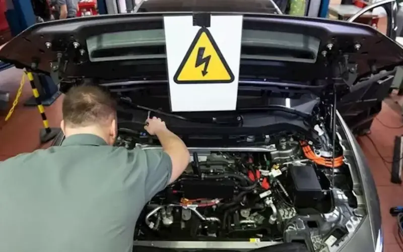 دراسة: السيارات الكهربائية تسجل نصف أعطال مركبات الاحتراق الداخلي